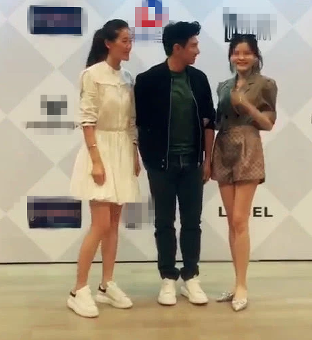 Sao đã kết hôn đứng cạnh đồng nghiệp khác giới: Lee Byung Hun tránh Suzy như tránh tà, Dương Mịch thả thính dàn trai đẹp - Hình 20