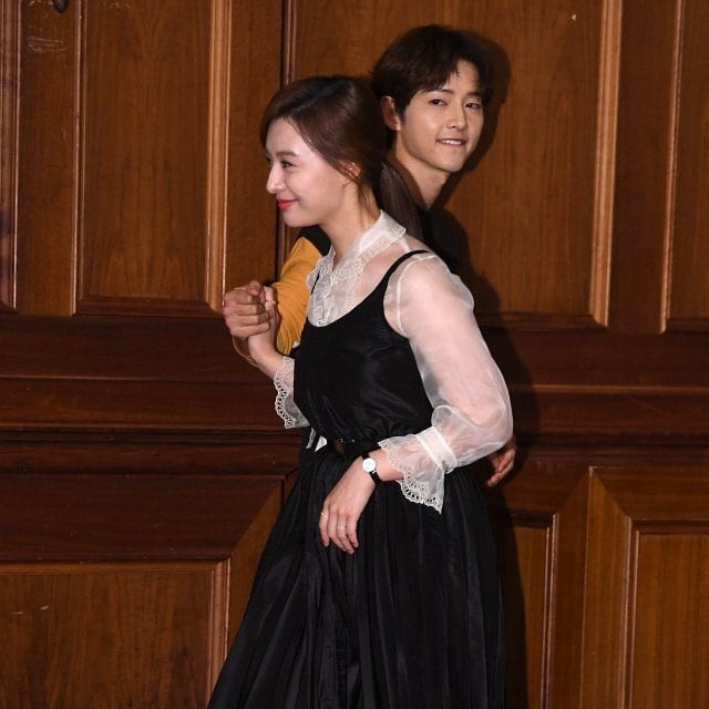 Sao đã kết hôn đứng cạnh đồng nghiệp khác giới: Lee Byung Hun tránh Suzy như tránh tà, Dương Mịch thả thính dàn trai đẹp - Hình 22