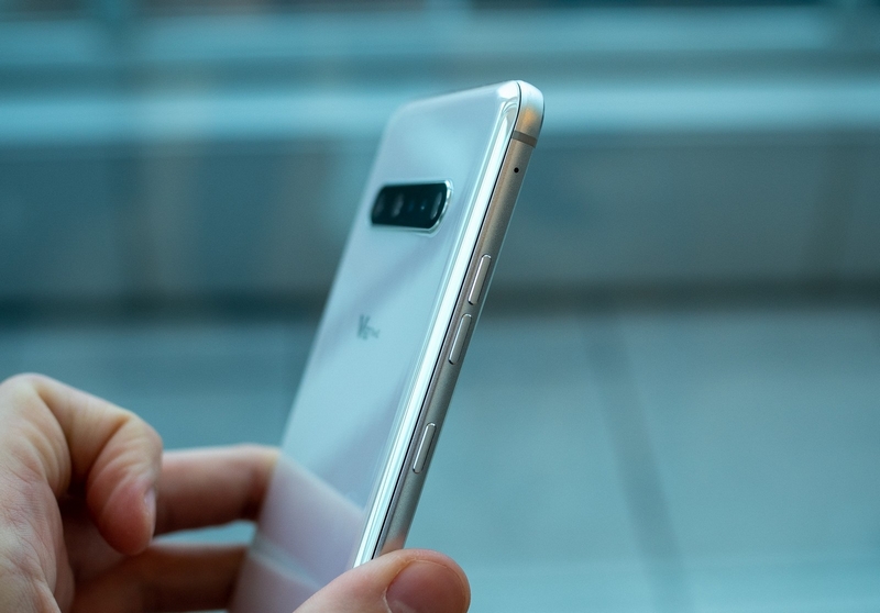 Trên tay nhanh LG V60: Đối thủ đáng gờm của Galaxy S20 plus ? - Hình 3