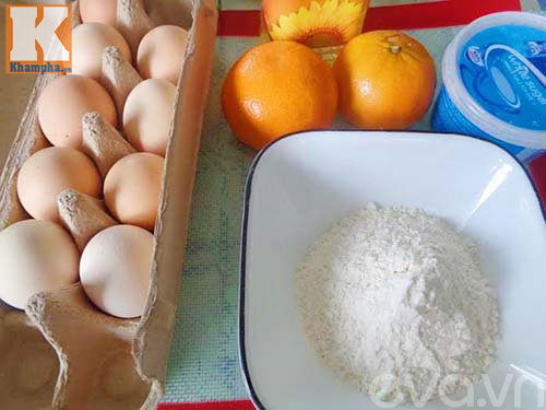 Cách làm bánh bông lan cuộn cam tươi - Hình 1