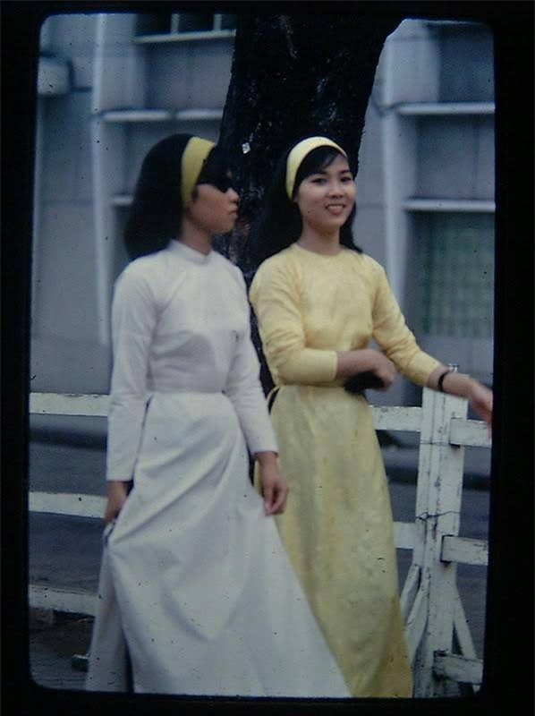 Nao lòng trước tà áo dài của phụ nữ Sài Gòn xưa - Hình 2