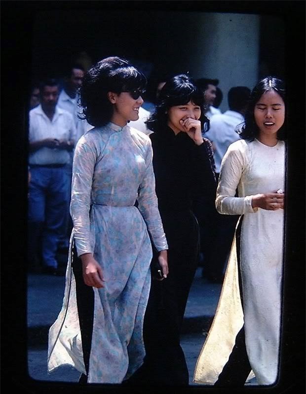 Nao lòng trước tà áo dài của phụ nữ Sài Gòn xưa - Hình 6