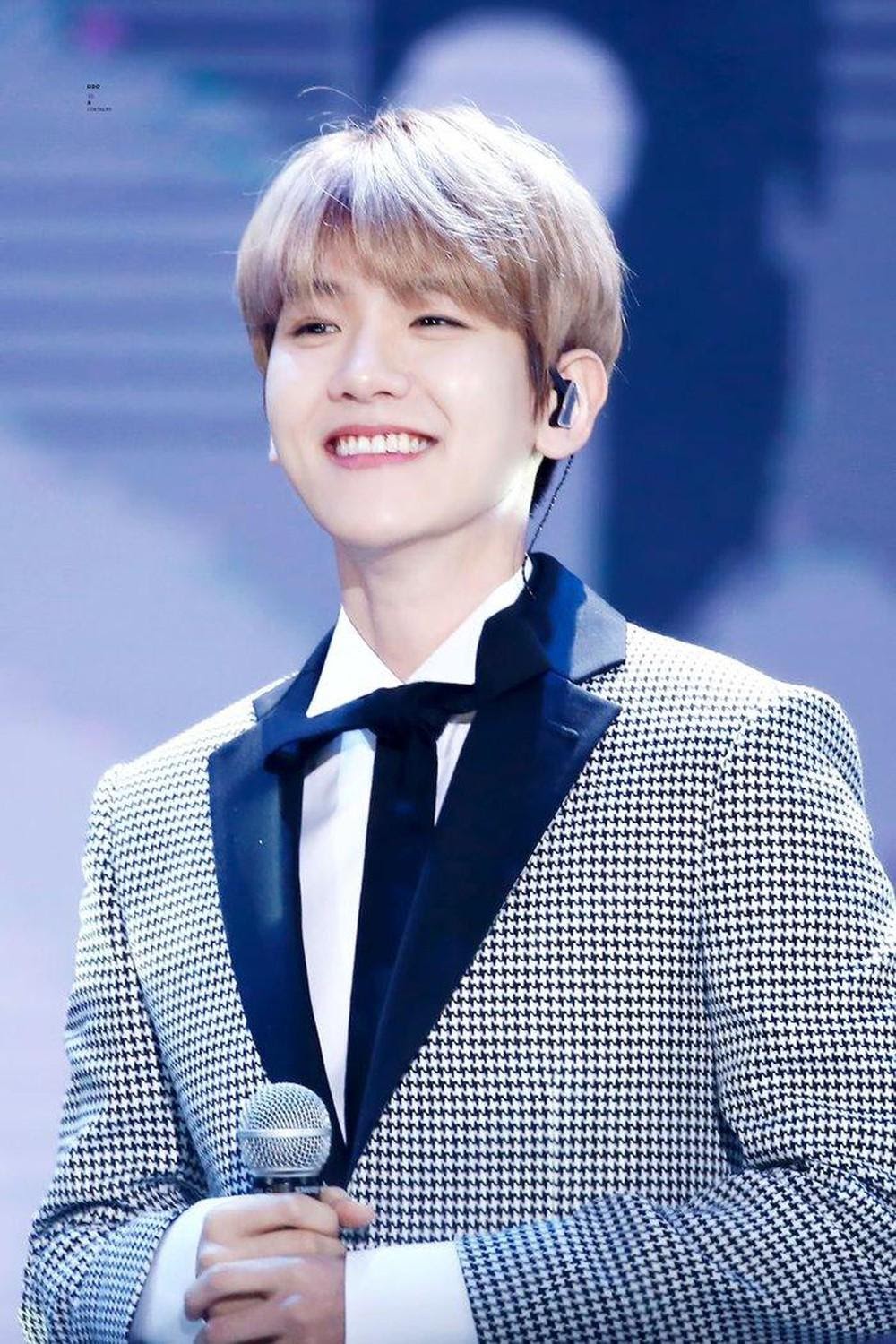 Baekhyun (EXO) dính tin đồn 'đập đi xây lại, fan mạnh mẽ lên tiếng: Do dậy thì và trang điểm khác thôi! - Hình 2