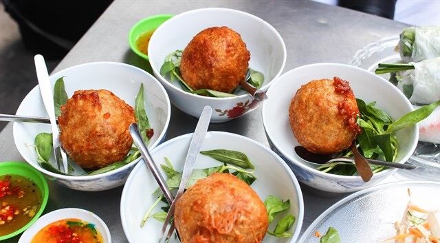 Cách làm trứng vịt lộn bọc khoai môn ngon khó cưỡng - Hình 1