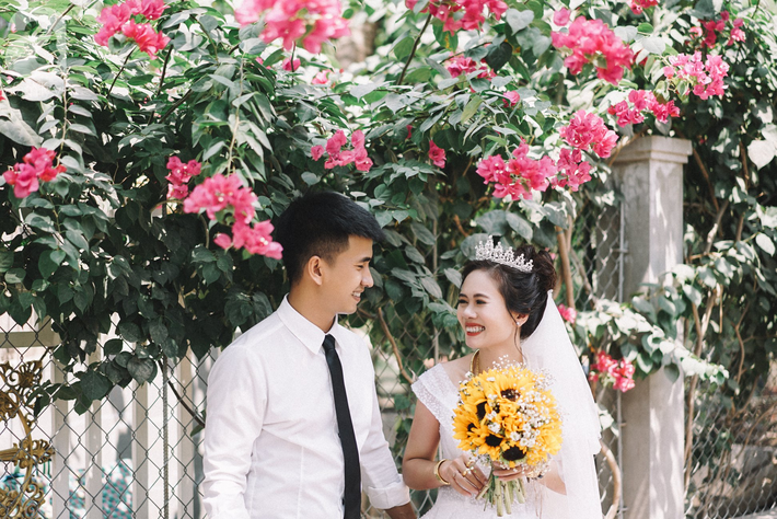 Câu chuyện đằng sau bộ ảnh cưới có đến 48 nghìn like của cặp đôi Đen - Đang: Vẻ đẹp đậm chất miền Tây cùng chuyện tình gắn liền với giàn hoa giấy trước nhà! - Hình 15