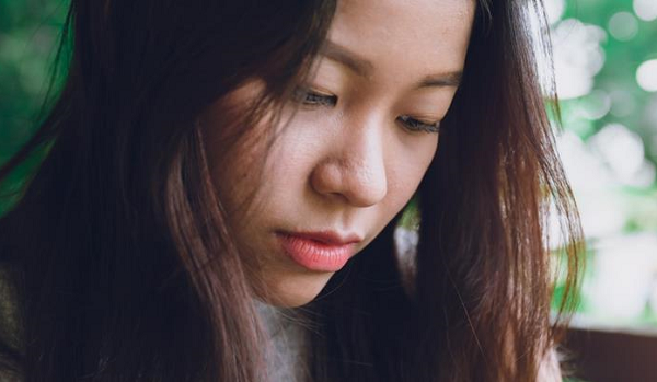 Chồng cũ đang gân cổ đòi tài sản trước tòa thì mẹ chồng tôi chống gậy đến, bà thưa tòa rồi quay sang nắm tay tôi và bảo: Tài sản của mẹ cho con hết - Hình 2