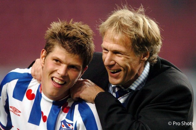 Cựu HLV Heerenveen bị cắt lương - Hình 2