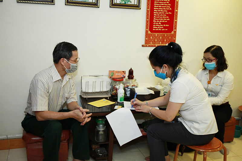 Hà Nội: Chi trả tại nhà gộp 2 tháng lương hưu, trợ cấp xã hội từ 16/4 - Hình 1
