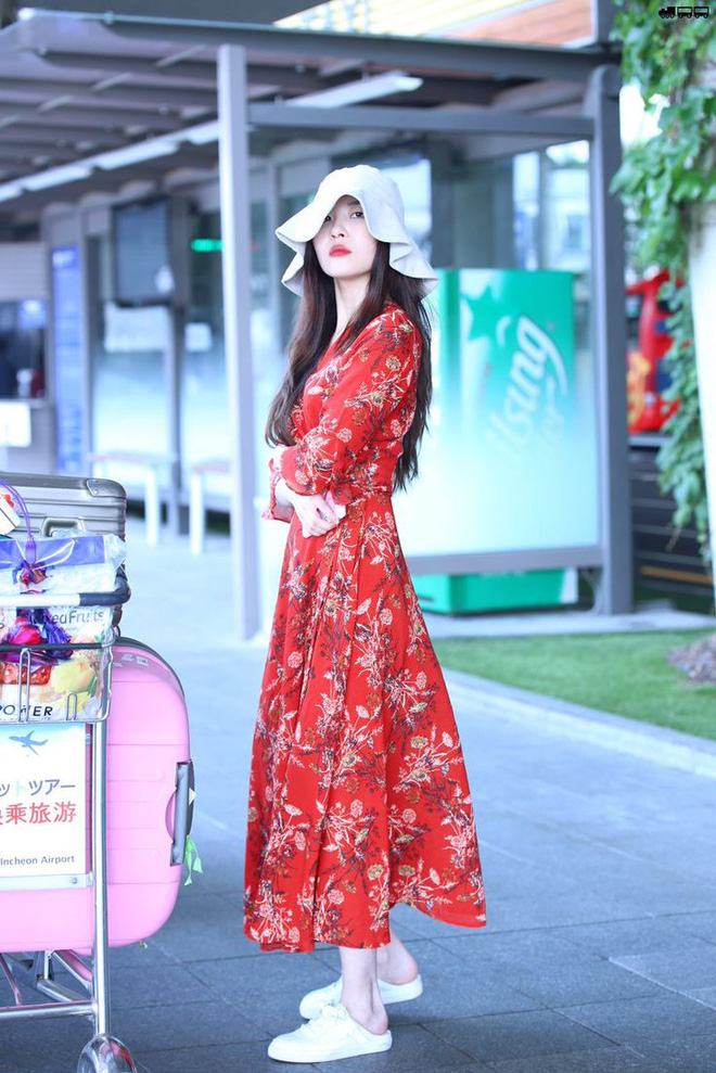 Idol Hàn cool ngầu mấy cũng mê mệt váy hoa: Người diện kiểu bánh bèo vẫn khí chất, người lại thắm khỏi bàn - Hình 18