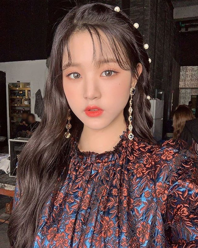 Idol Hàn cool ngầu mấy cũng mê mệt váy hoa: Người diện kiểu bánh bèo vẫn khí chất, người lại thắm khỏi bàn - Hình 22