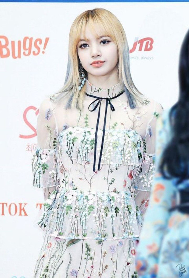 Idol Hàn cool ngầu mấy cũng mê mệt váy hoa: Người diện kiểu bánh bèo vẫn khí chất, người lại thắm khỏi bàn - Hình 1