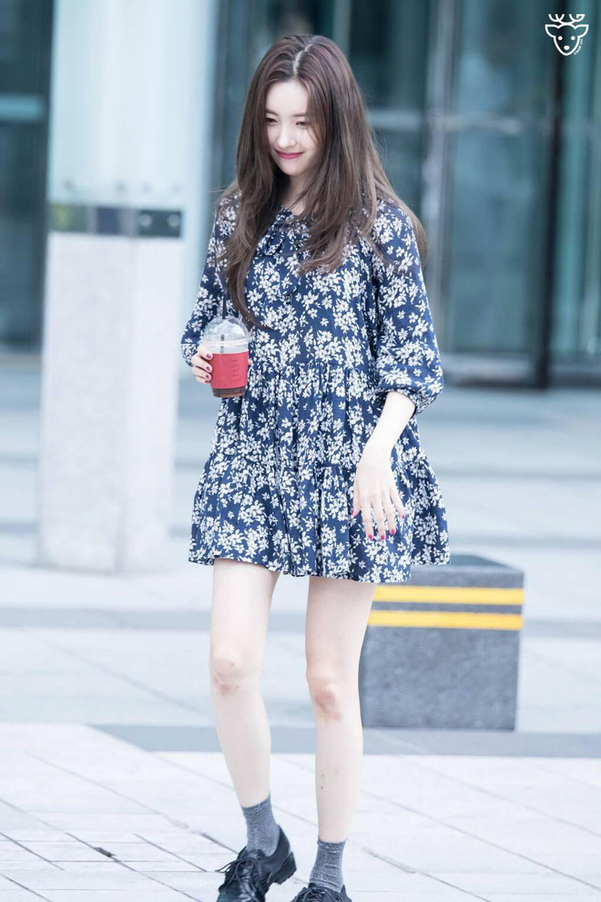 Idol Hàn cool ngầu mấy cũng mê mệt váy hoa: Người diện kiểu bánh bèo vẫn khí chất, người lại thắm khỏi bàn - Hình 20