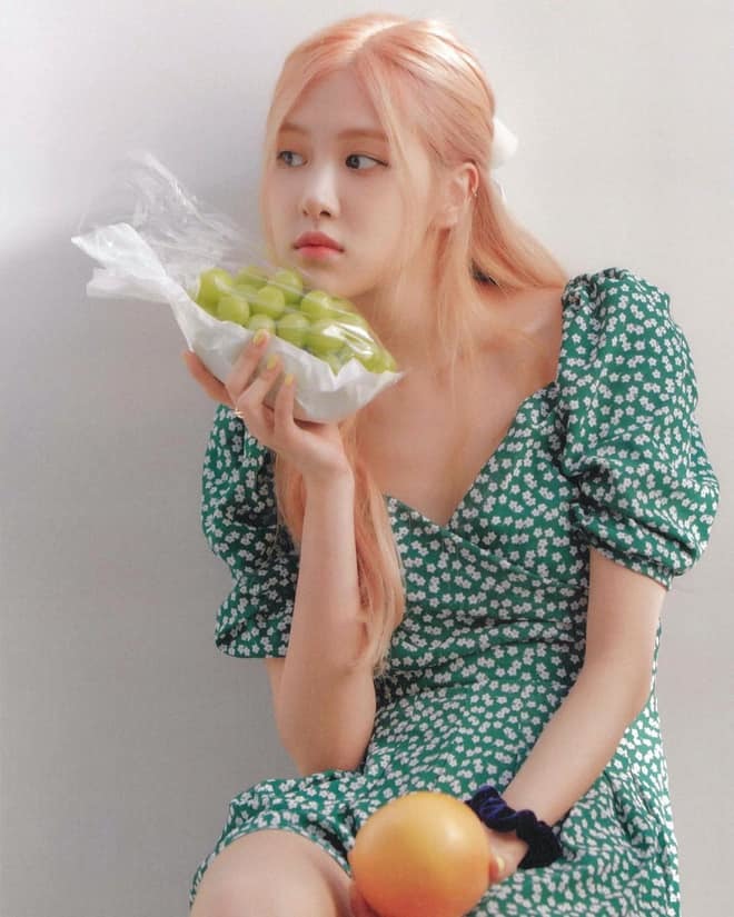 Màn đụng hàng giữa 2 mỹ nhân Kpop khiến người hâm mộ đau đầu - Hình 2