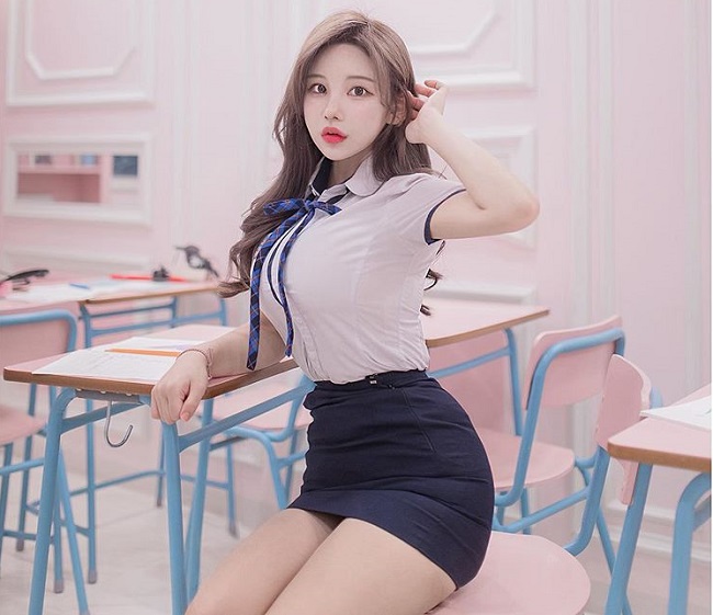 Nữ công sở hot nhất Hàn Quốc chăm mặc mốt bung cúc dễ gây mất tập trung - Hình 5