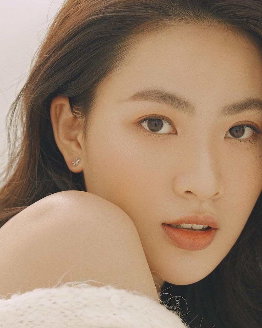 Nữ diễn viên trẻ của Việt Nam gây bất ngờ khi giống hệt Lưu Diệc Phi - Hình 12