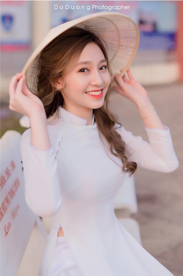 Nữ sinh ĐH Kinh tế TP.HCM duyên dáng trong tà áo dài, câu chuyện phía sau bộ ảnh khiến nhiều người xúc động - Hình 9