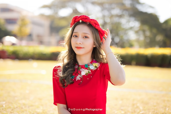 Nữ sinh ĐH Kinh tế TP.HCM duyên dáng trong tà áo dài, câu chuyện phía sau bộ ảnh khiến nhiều người xúc động - Hình 8