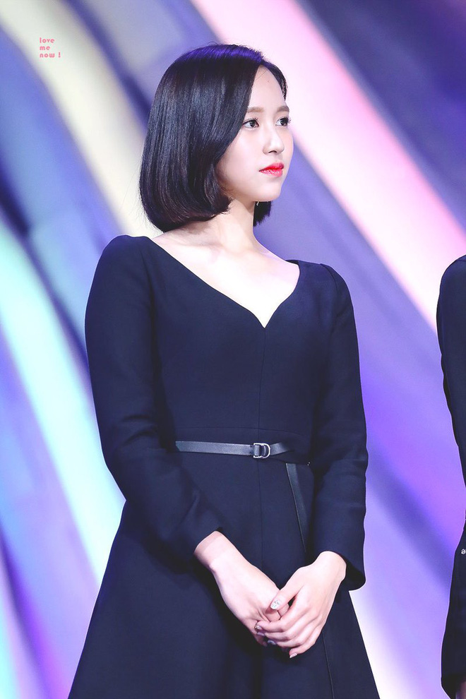 Phía sau 2 mỹ nhân an tĩnh là 1 trai đẹp đang... mất bình tĩnh: Mina và Jihyo (TWICE) bị V (BTS) giật spotlight trắng trợn nhờ sự diễn sâu - Hình 4