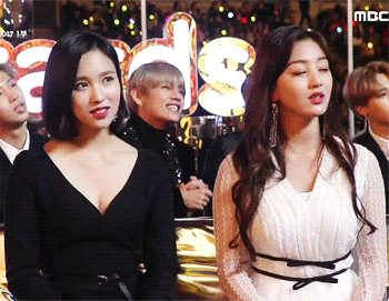 Phía sau 2 mỹ nhân an tĩnh là 1 trai đẹp đang... mất bình tĩnh: Mina và Jihyo (TWICE) bị V (BTS) giật spotlight trắng trợn nhờ sự diễn sâu - Hình 6