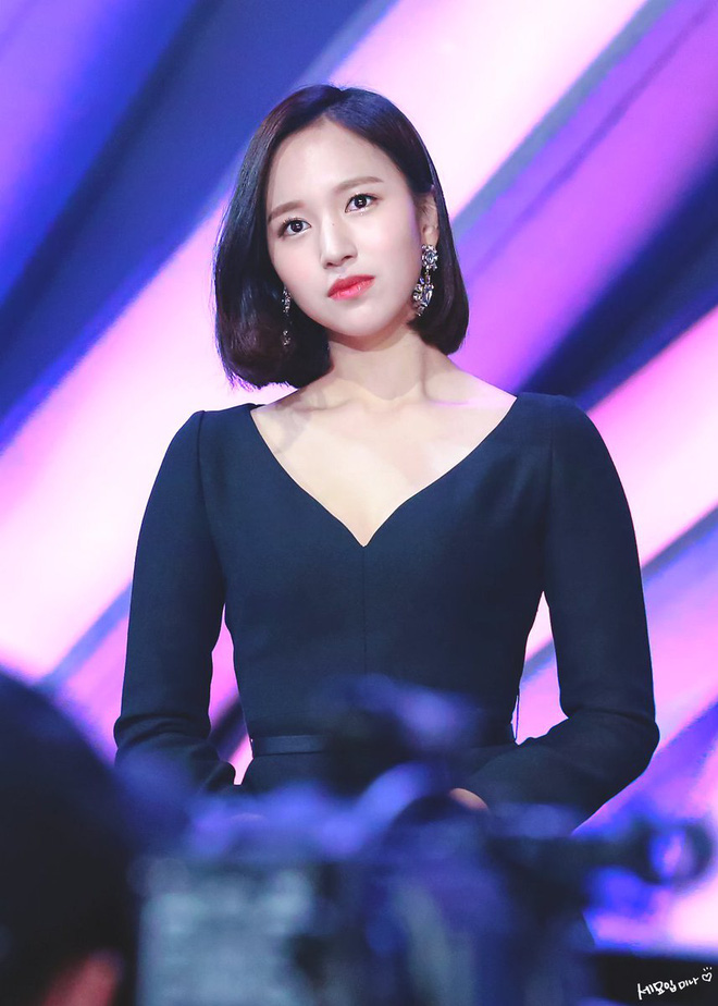 Phía sau 2 mỹ nhân an tĩnh là 1 trai đẹp đang... mất bình tĩnh: Mina và Jihyo (TWICE) bị V (BTS) giật spotlight trắng trợn nhờ sự diễn sâu - Hình 5
