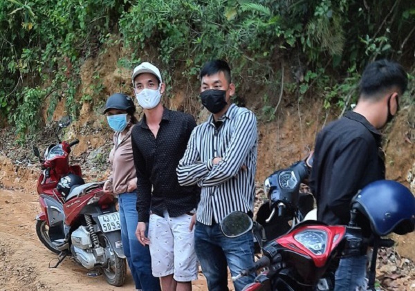 Phớt lờ lệnh cấm tụ tập, nhiều nhóm phượt thủ kéo nhau lên núi dã ngoại - Hình 2