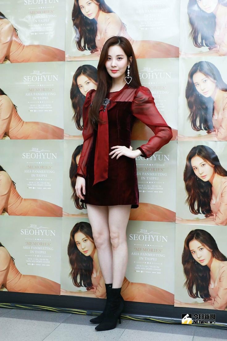 Seo Hyun đẹp lấn át đàn em khi đụng hàng - Hình 1