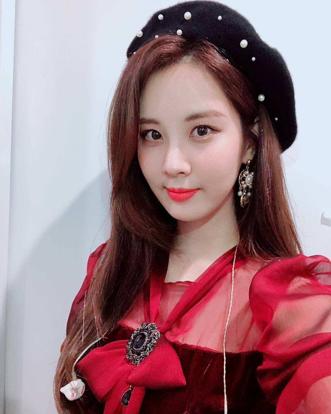 Seo Hyun đẹp lấn át đàn em khi đụng hàng - Hình 2