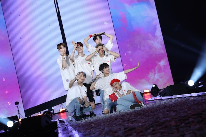 Tạm Ngưng Nhiều Concert World Tour 2020, Fan Vẫn Có Dịp Hội Ngộ Bts Với  Loạt Chương Trình Lên Sóng Màn Ảnh Nhỏ - Nhạc Quốc Tế - Việt Giải Trí