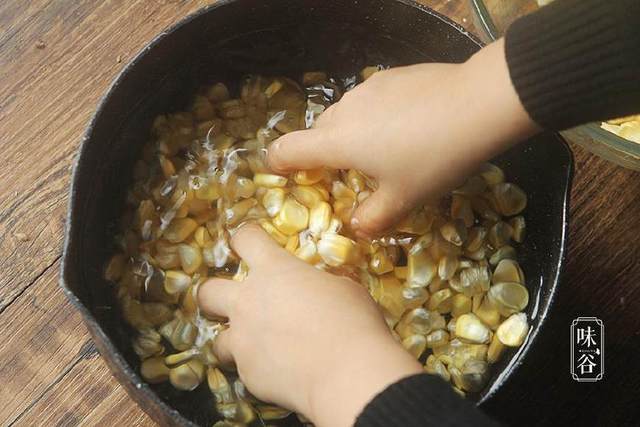Thử chế biến ngô non kiểu này, cực kỳ đơn giản lại hấp dẫn - Hình 2