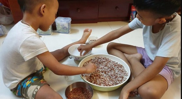 Vô vàn những cách các ông bố bà mẹ sáng tạo không gian chơi cho con trong mùa dịch - Hình 3