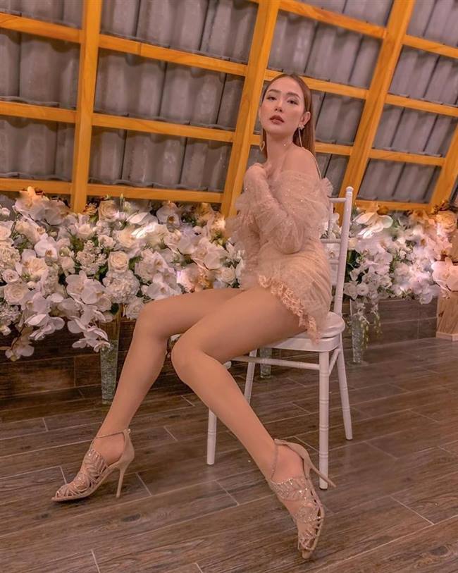 Khánh My, hoa hậu sở hữu 10.000 mét đất hớ hênh vì váy quá ngắn - Hình 16