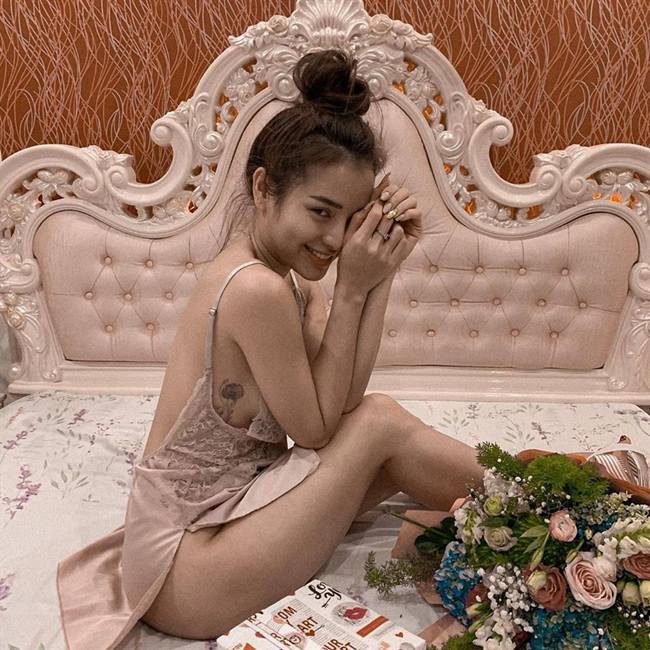 Khánh My, hoa hậu sở hữu 10.000 mét đất hớ hênh vì váy quá ngắn - Hình 13