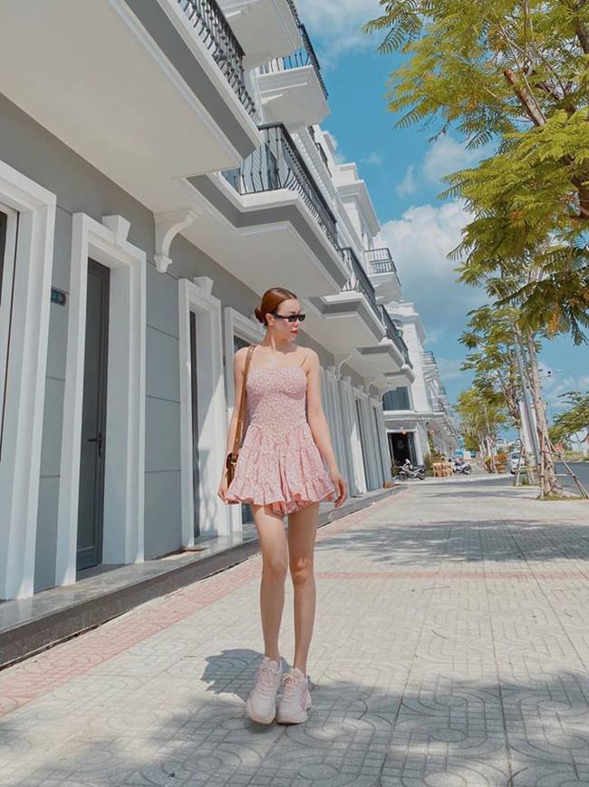 Khánh My, hoa hậu sở hữu 10.000 mét đất hớ hênh vì váy quá ngắn - Hình 9