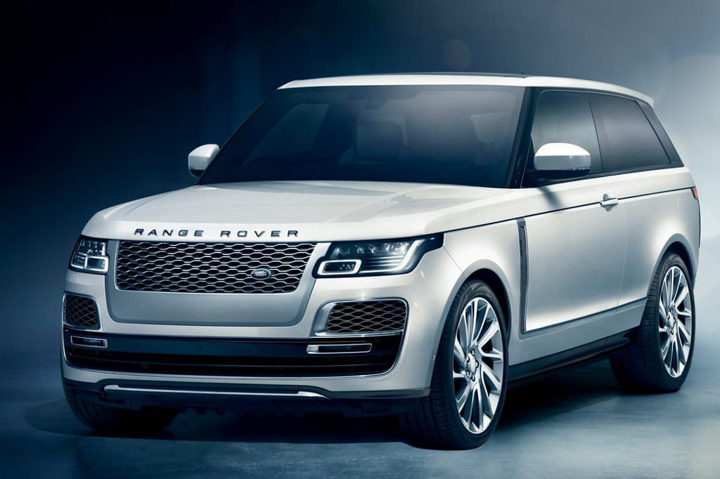 Range Rover 2022 - một biểu tượng mới trong dòng xe hạng sang. Không chỉ thiết kế tuyệt đẹp, xe còn được trang bị những công nghệ hiện đại nhất và động cơ mạnh mẽ. Đây là mẫu xe hoàn hảo cho những ai muốn sở hữu chiếc xe SUV đẳng cấp hàng đầu thế giới. Cùng chiêm ngưỡng hình ảnh đỉnh cao của Range Rover