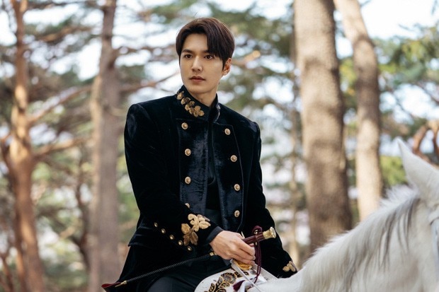 Bạn lâu năm của Lee Min Ho, Nữ hoàng nhạc phim Kang Min Kyung, sẽ hát OST  The King: Eternal Monarch - Hậu trường phim - Việt Giải Trí
