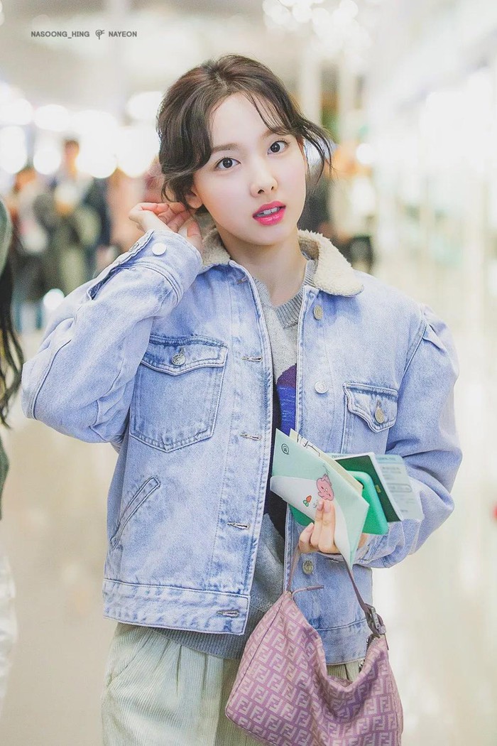 Mãn nhãn với thời trang sân bay đỉnh cao của Nayeon (TWICE) - Phong cách  sao - Việt Giải Trí