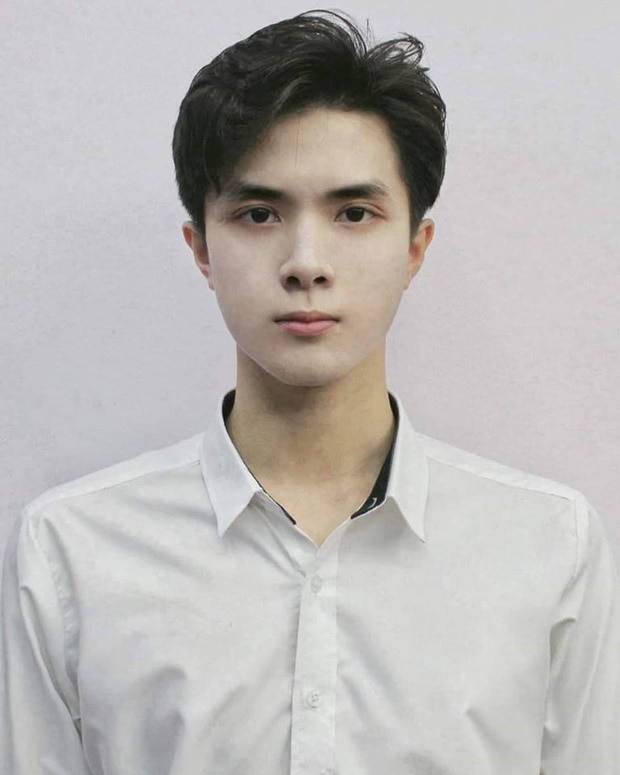 Xem ngay ảnh thẻ điển trai Hàn Quốc để tìm hiểu về gu thời trang nam tính của xứ sở kim chi. Thử đoán xem ai là hot boy trên ảnh này nhé!