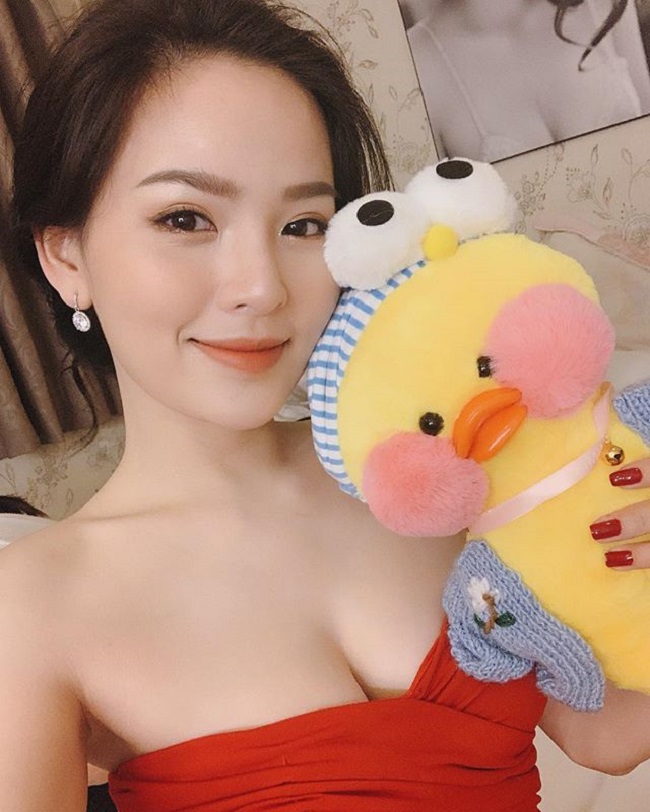 4 thánh nữ Mì Gõ gây tức mắt vì lạm dụng váy áo bức tử vòng 1 - Hình 17