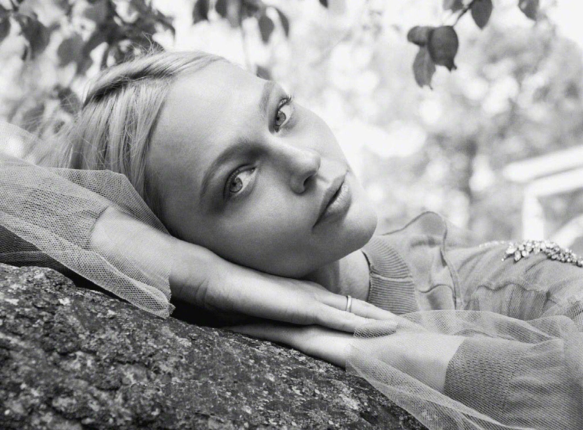 Búp bê Nga Sasha Pivovarova khoả thân quá gợi cảm dưới ống kính của chồng - Hình 7