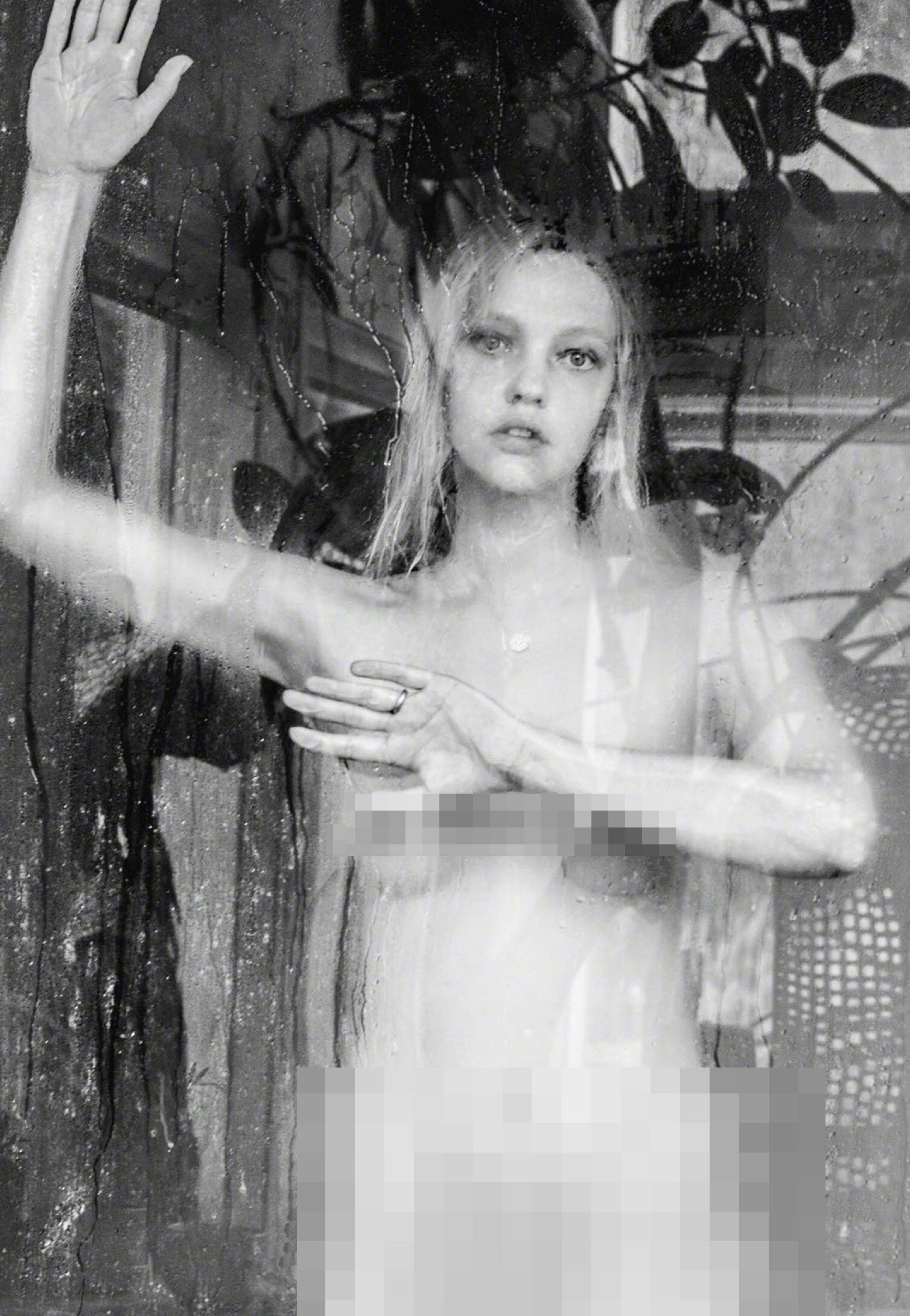 Búp bê Nga Sasha Pivovarova khoả thân quá gợi cảm dưới ống kính của chồng - Hình 3
