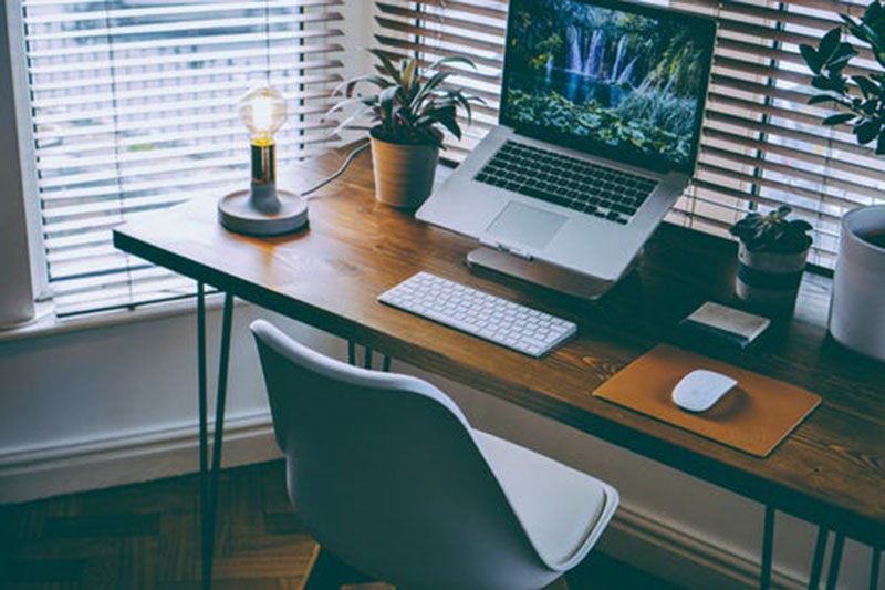 Cách hóa giải lỗi phong thủy trên bàn làm việc để công việc hanh thông, tiền bạc dồi dào - Hình 1