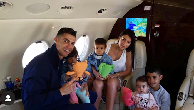 Chuyên cơ 580 tỉ đồng đưa siêu sao Ronaldo về Ý hội quân Juventus - Hình 1