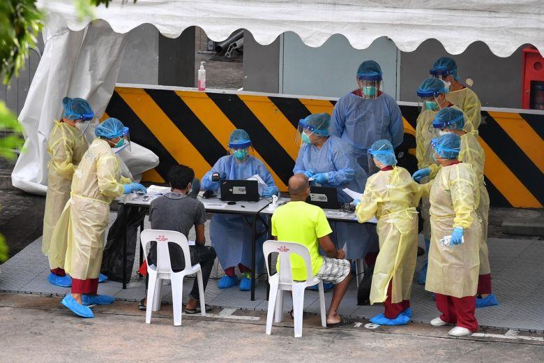 COVID-19: Số người chết ở Anh nhiều nhất châu Âu, Singapore có 20.000 ca nhiễm - Hình 2