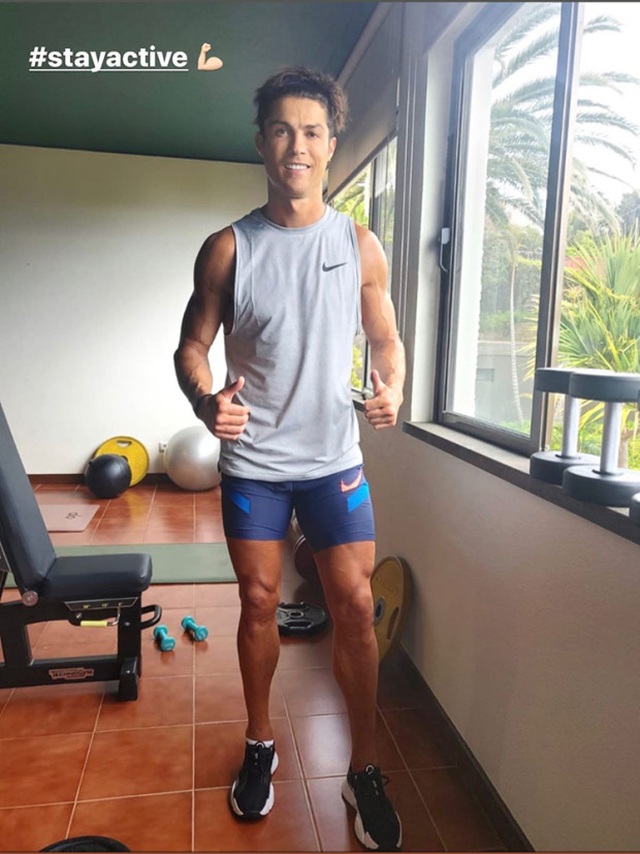 C.Ronaldo háo hức khoe ảnh leo núi cùng cô bạn gái xinh đẹp - Hình 4