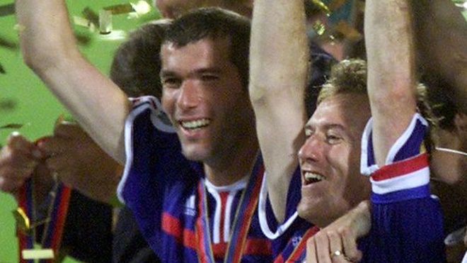 Đội hình tiêu biểu toàn đồng đội cũ của Zidane gồm những ai? - Hình 6