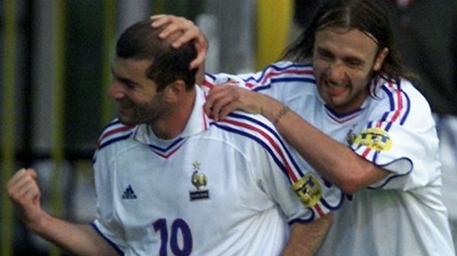 Đội hình tiêu biểu toàn đồng đội cũ của Zidane gồm những ai? - Hình 11