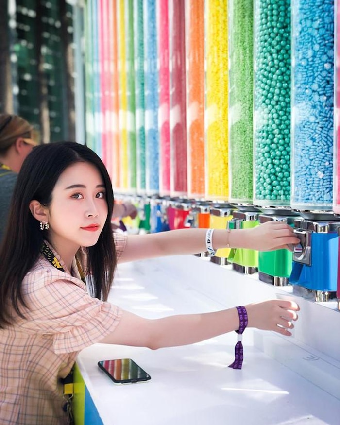 Không phải Lý Tử Thất, đây mới là vlogger nữ Trung Quốc có thu nhập cao nhất YouTube - Hình 4