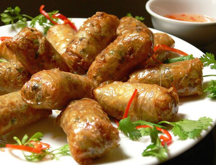 Muốn làm nem vàng giòn, không rách cứ cho thêm thứ này, đảm bảo trăm cái ngon như một - Hình 2