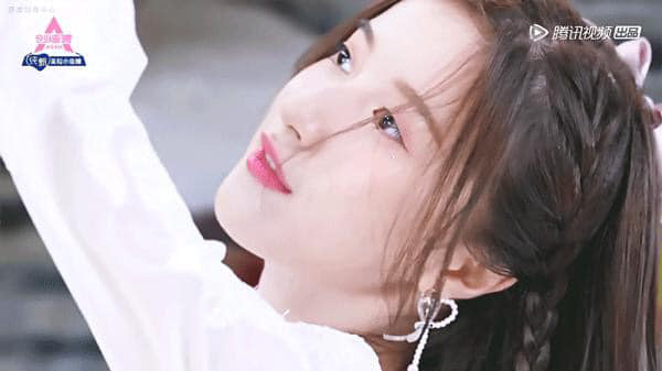Mỹ nhân Sáng tạo doanh sở hữu nét đẹp như diễn viên TVB: Góc nghiêng thần thánh hao hao Angela Baby, Lưu Diệc Phi... - Hình 3