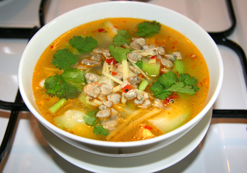 Ngọt vị canh hến nấu bí xanh - Hình 3
